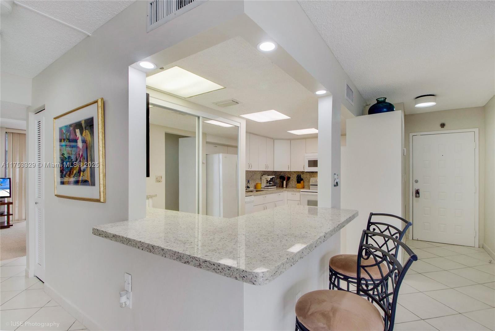 6061 Collins Ave # 14C