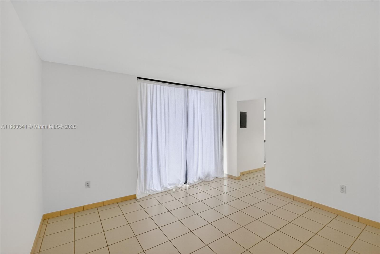 6061 Collins Ave # 7B