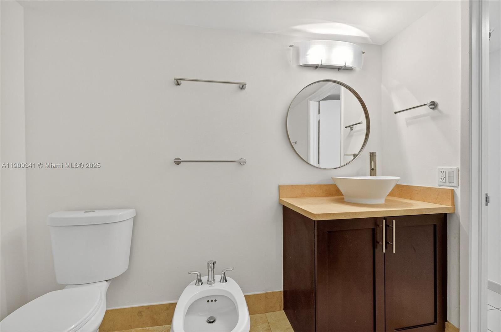 6061 Collins Ave # 7B