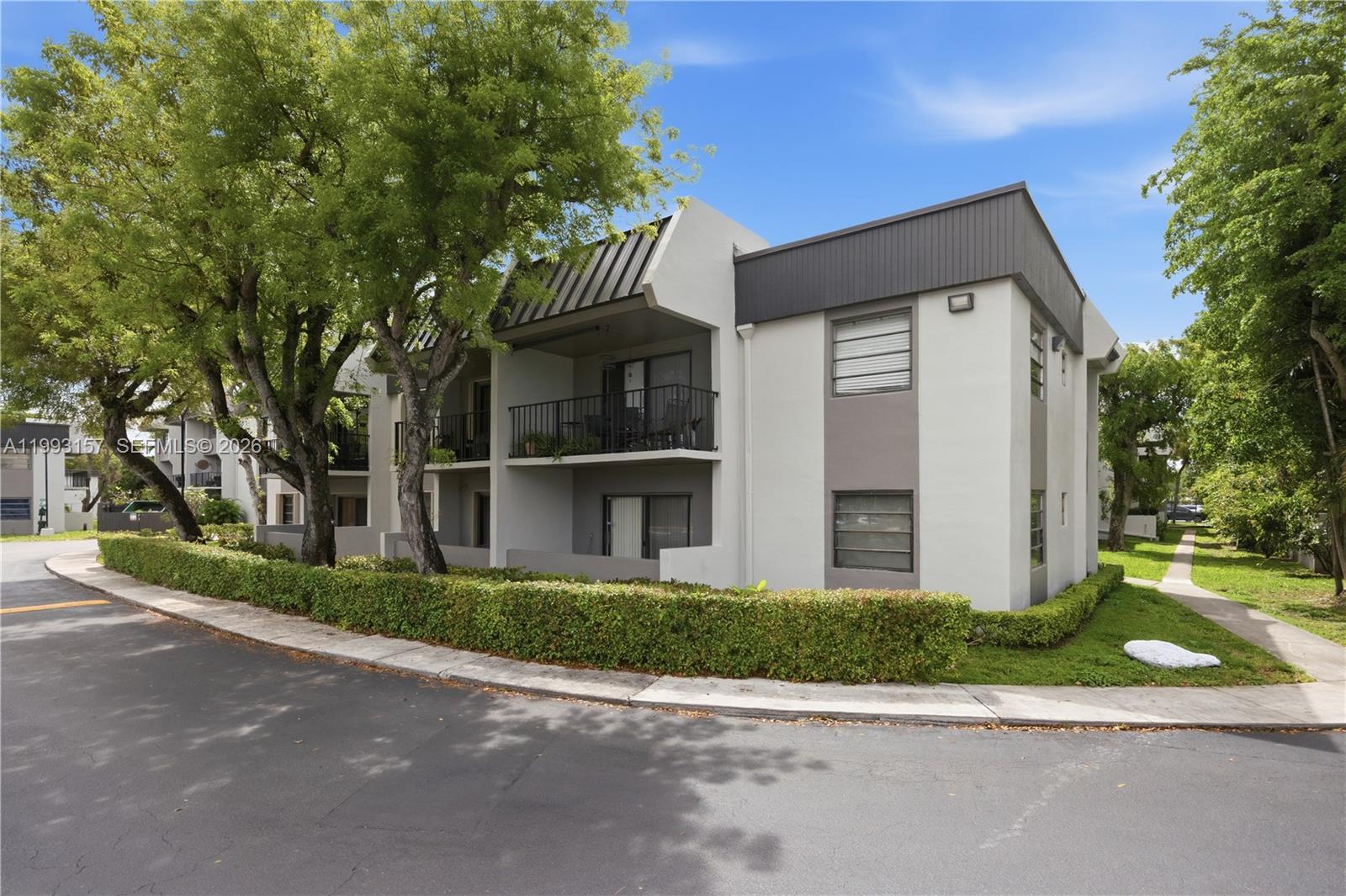 10431 N Kendall Dr # D204