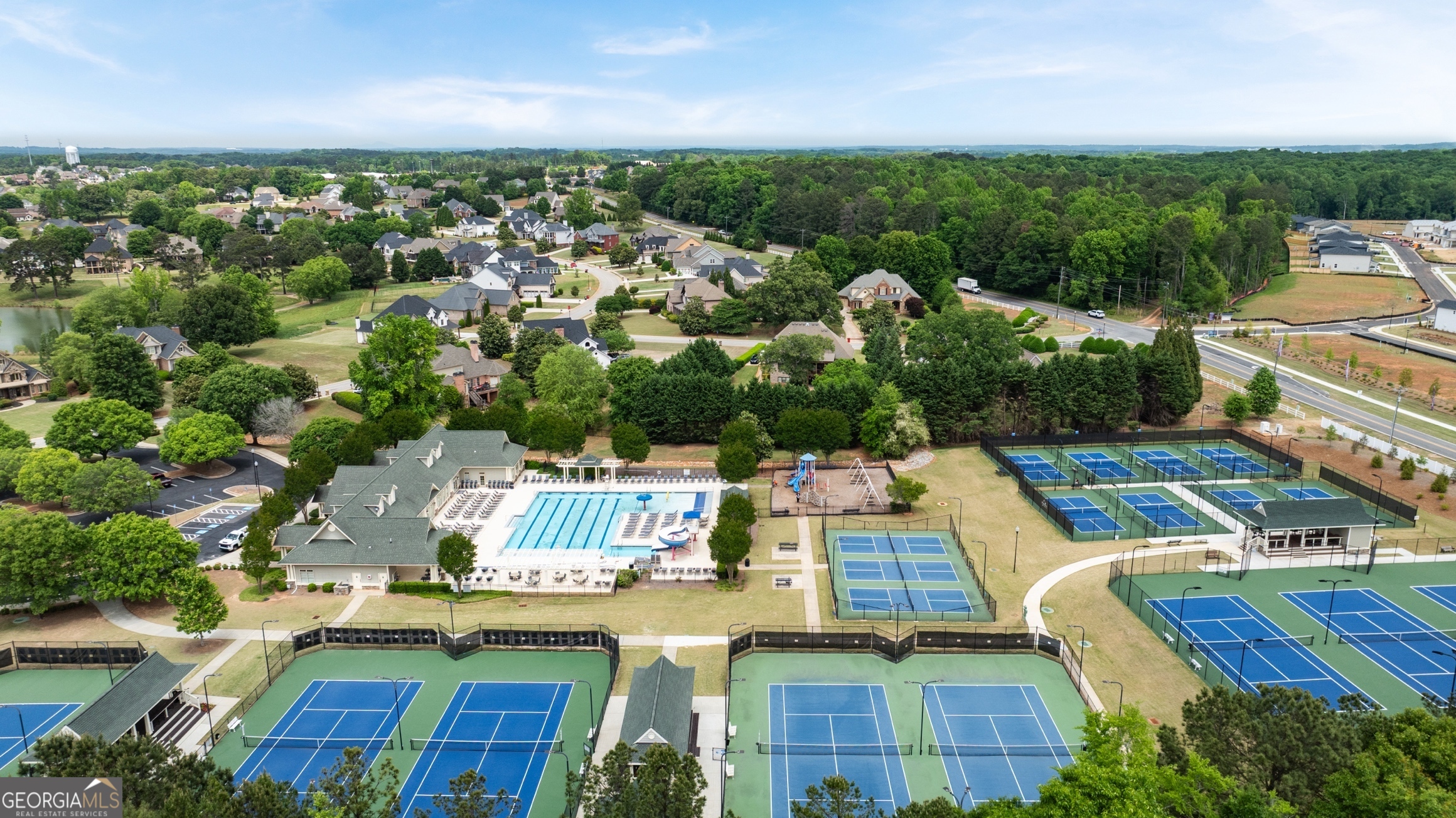 15 Overview Court