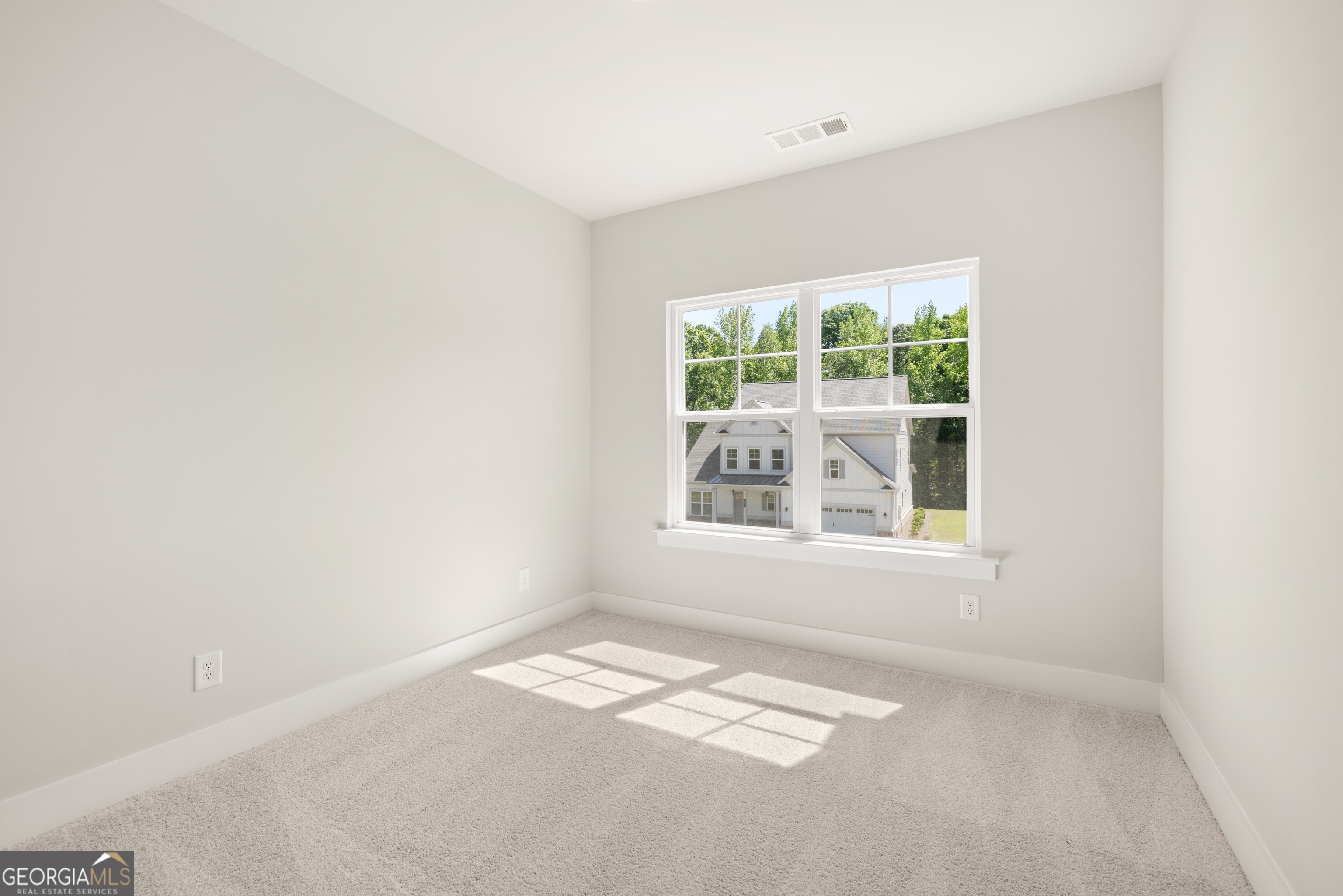 12 Overview Court