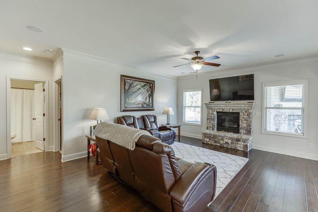 2225 Independence Lane