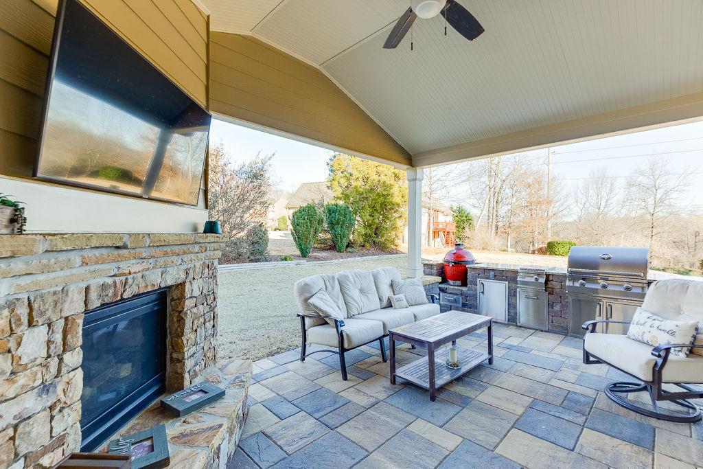 2225 Independence Lane