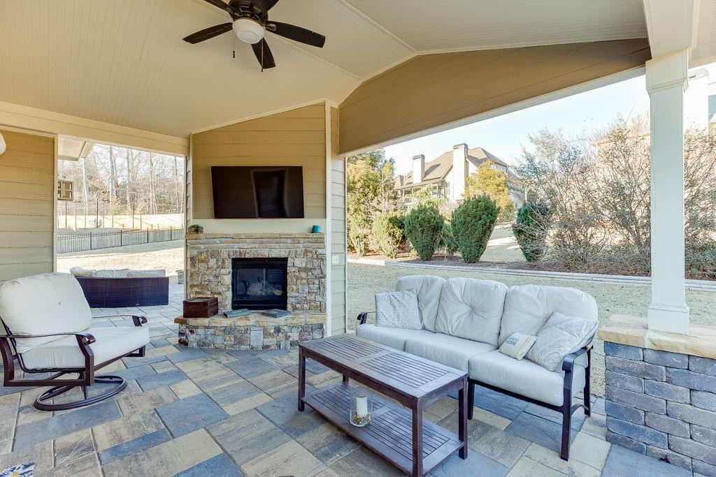 2225 Independence Lane