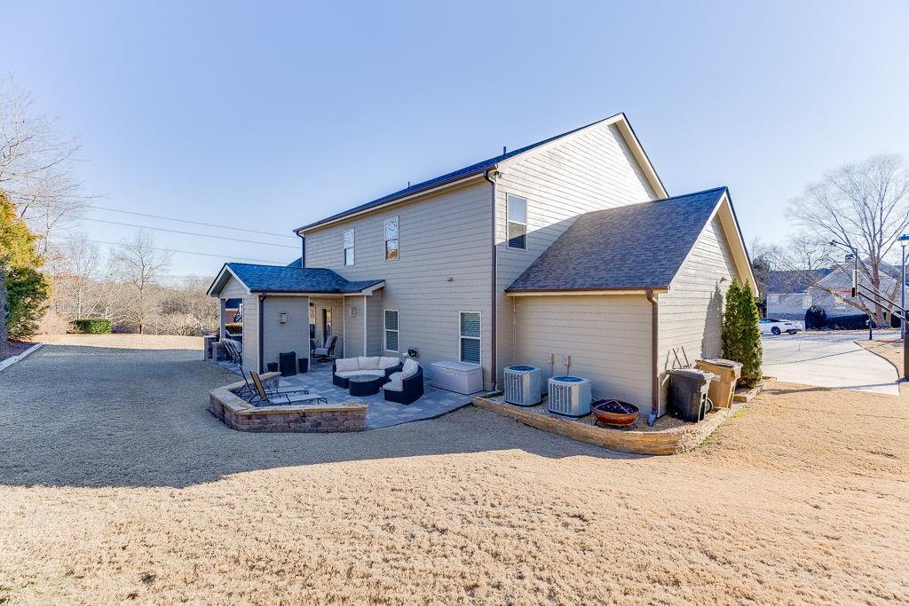 2225 Independence Lane