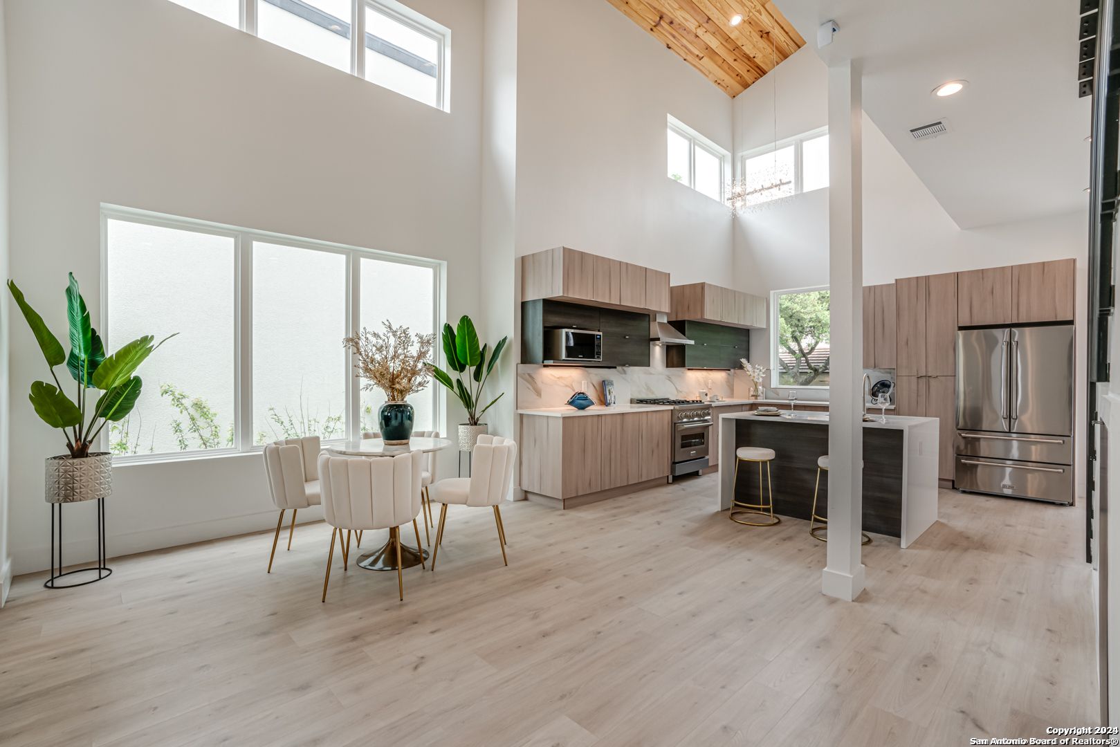 2539 Manor Heights