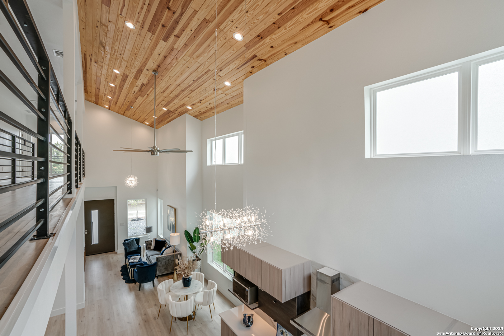 2539 Manor Heights