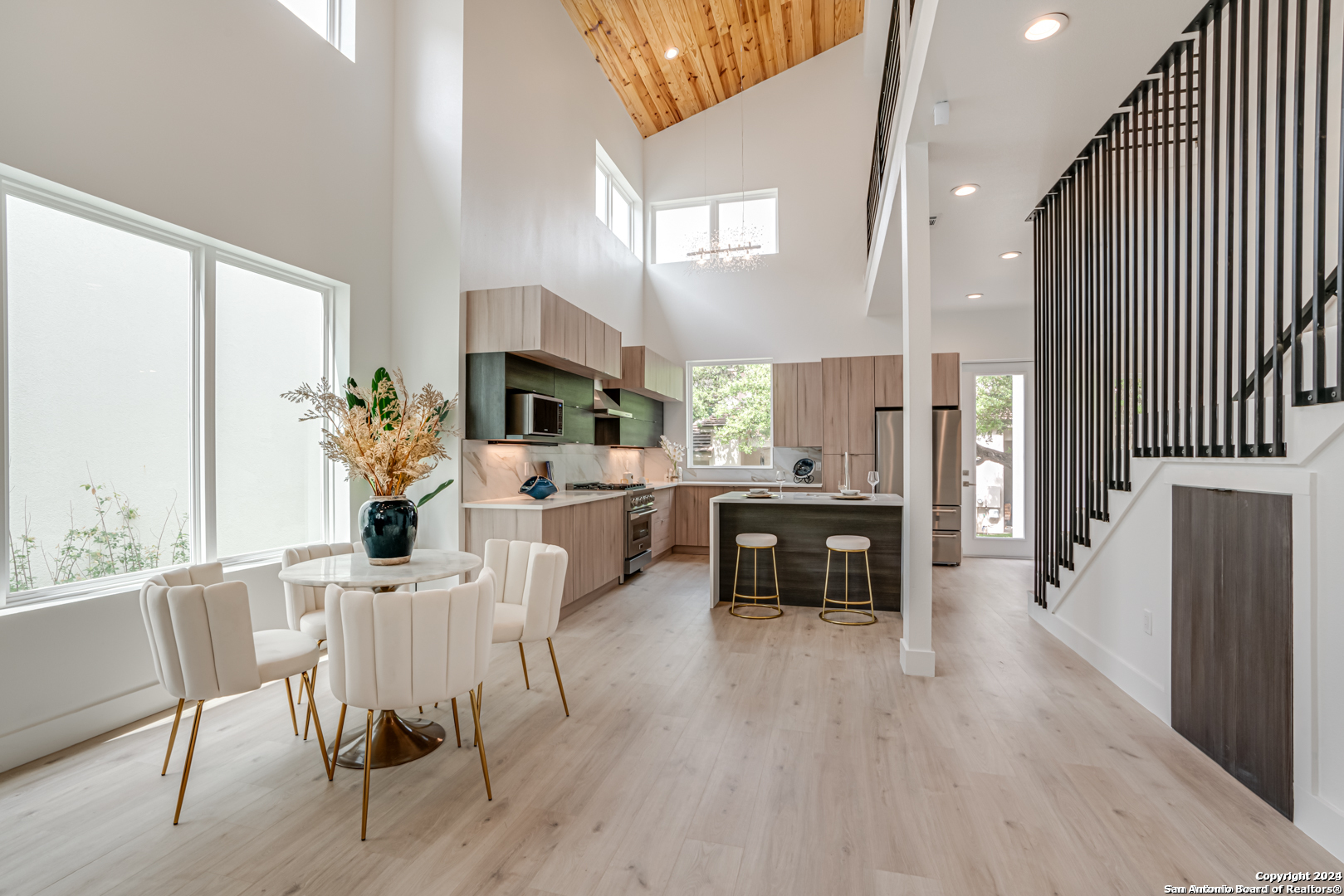 2539 Manor Heights