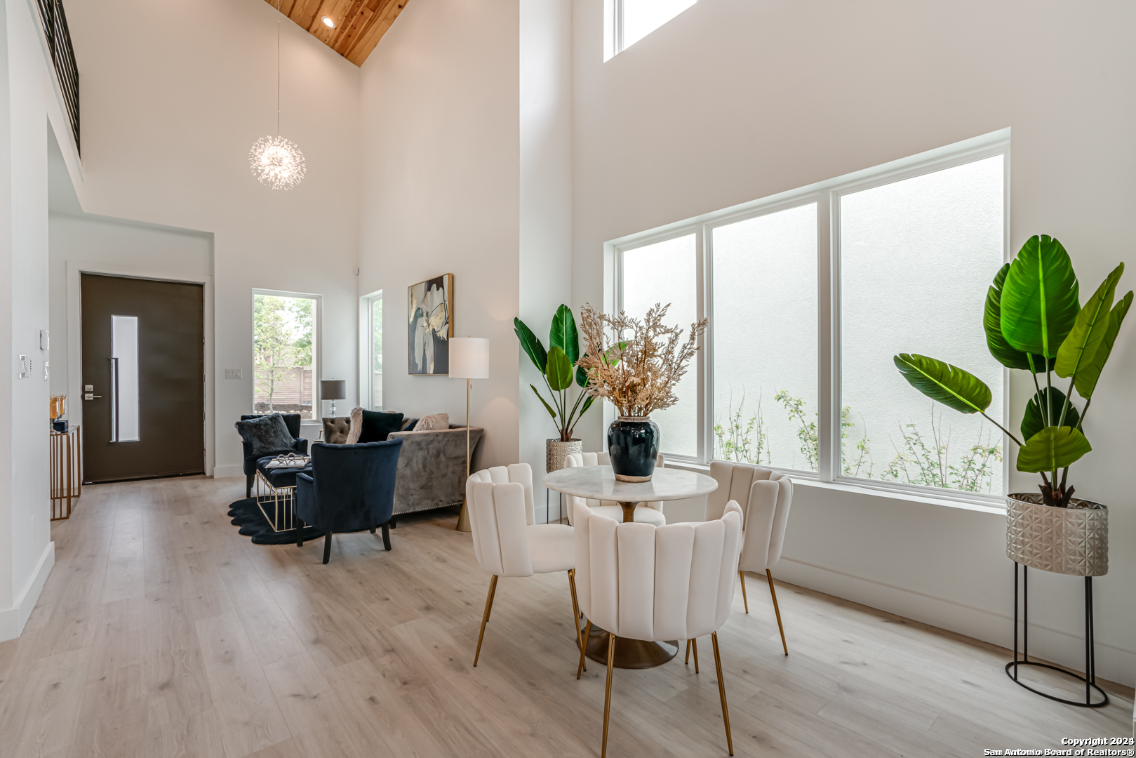 2539 Manor Heights