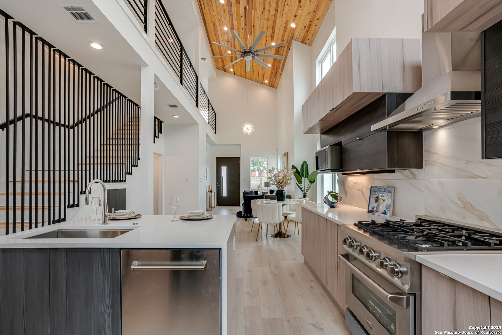 2539 Manor Heights