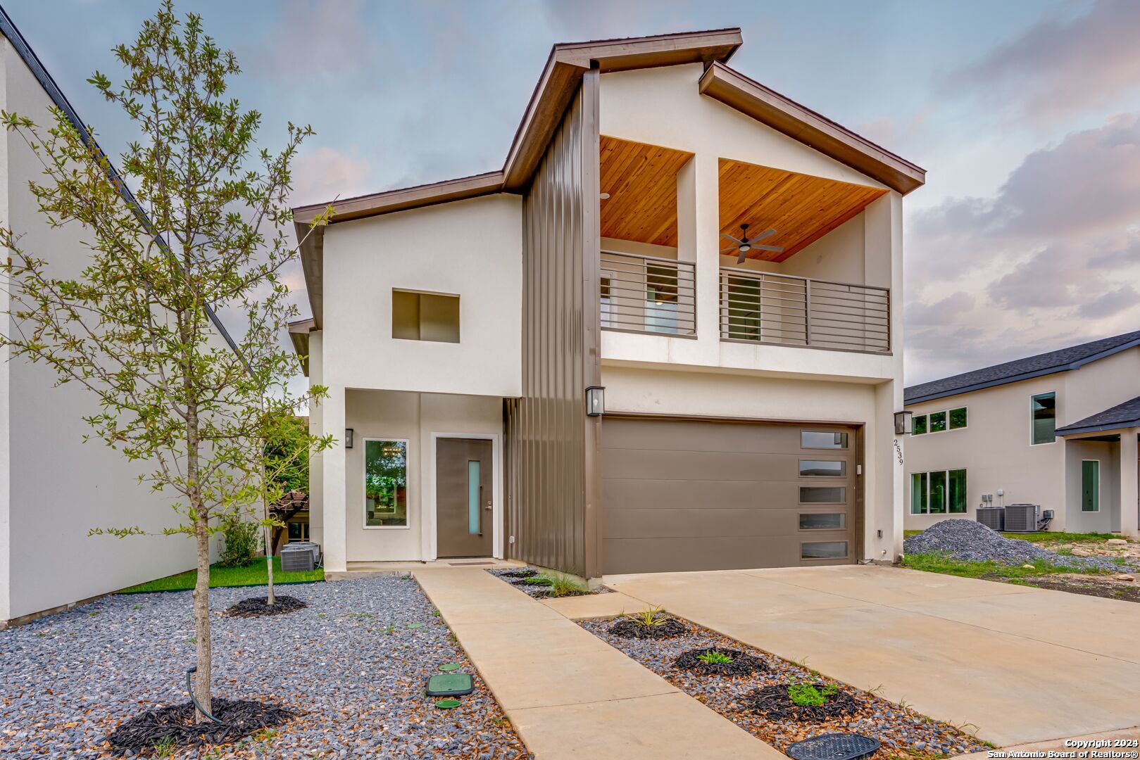 2539 Manor Heights