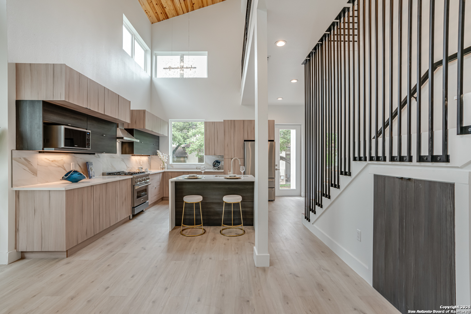 2539 Manor Heights