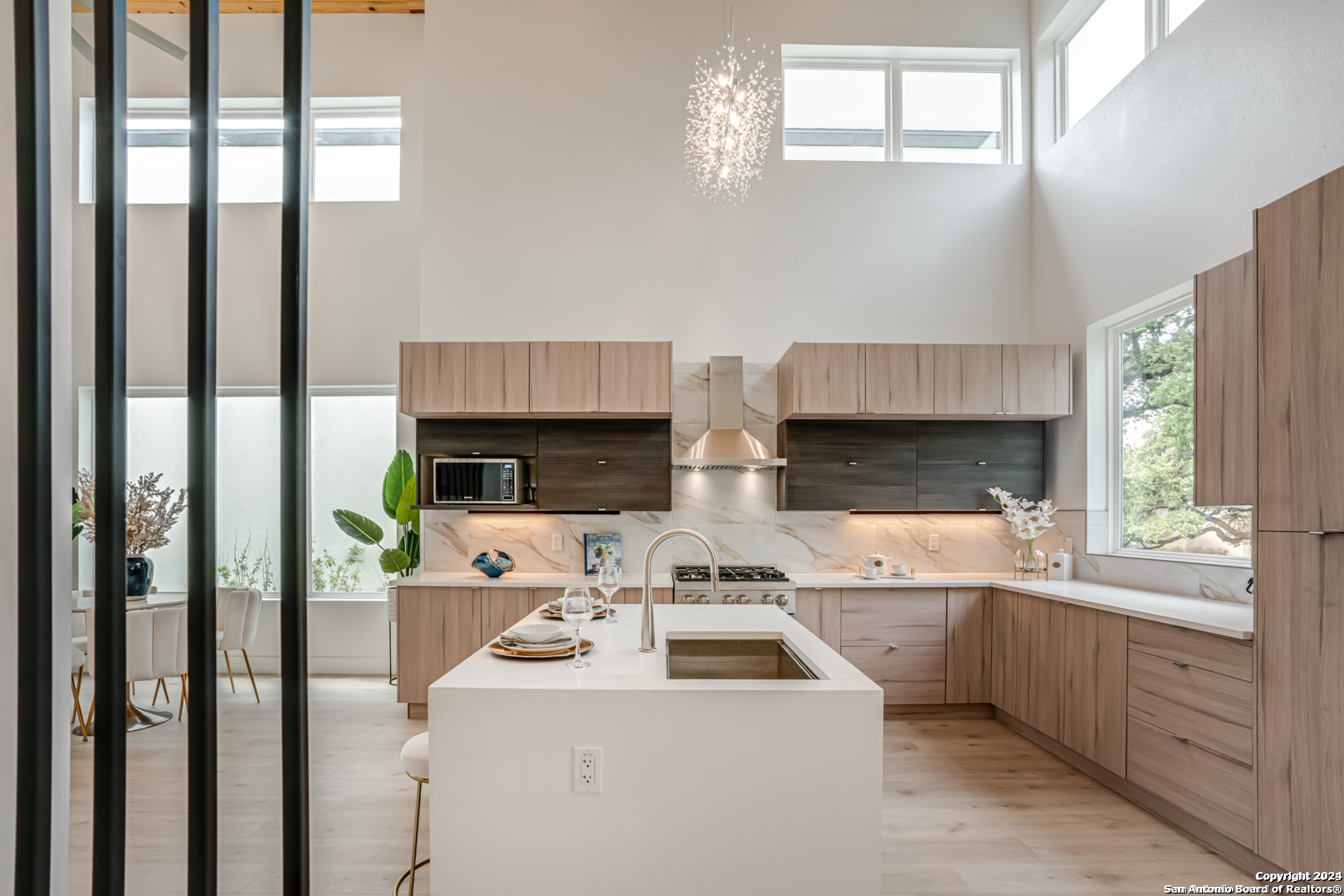 2539 Manor Heights