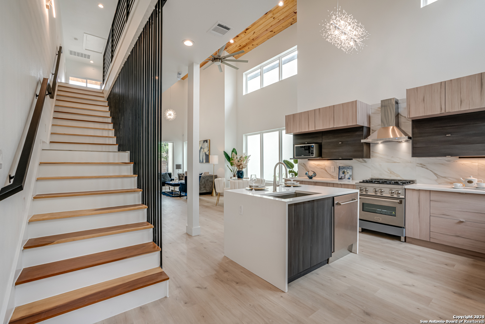 2539 Manor Heights