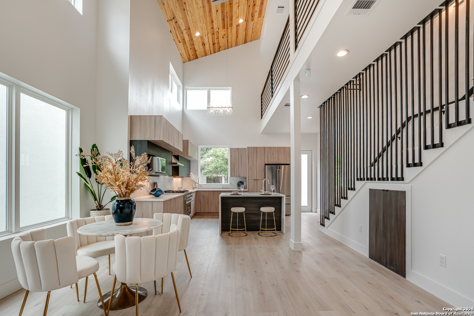 2539 Manor Heights