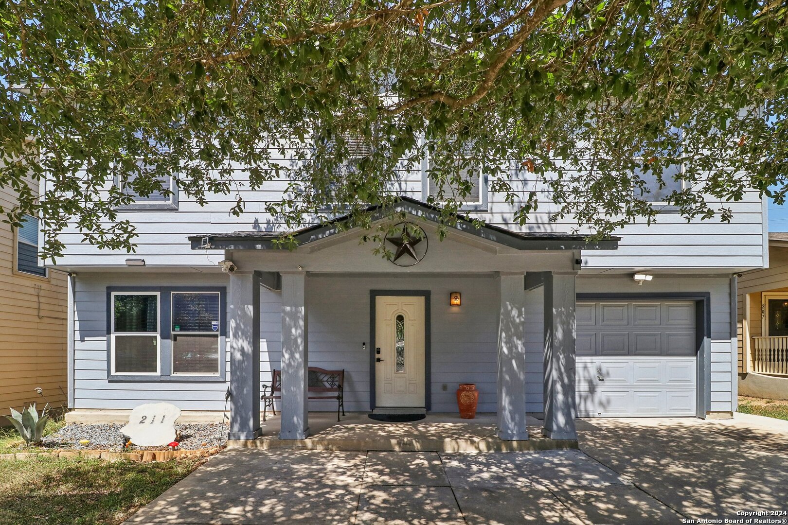 211 SHADBUSH ST