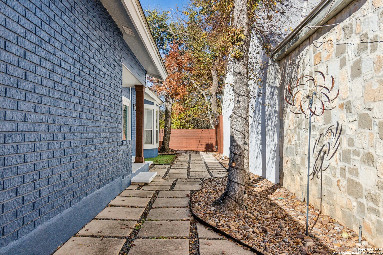 3415 River Way