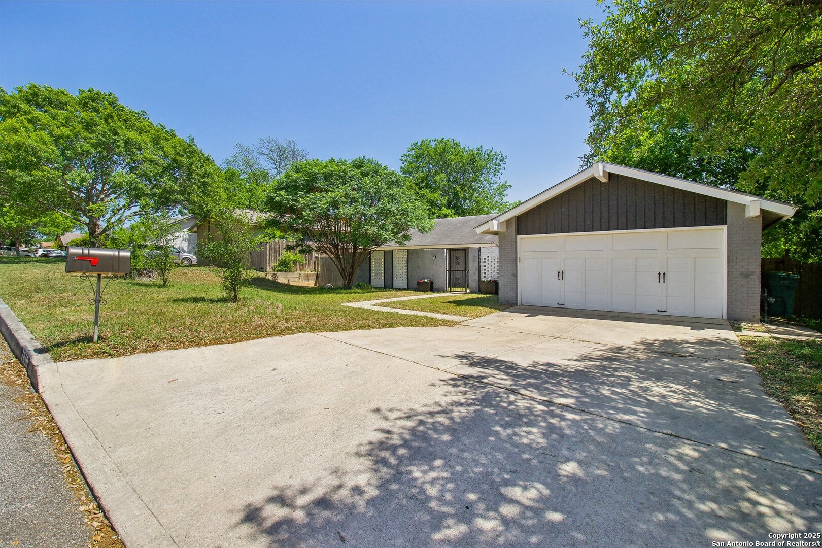 7810 Village oak