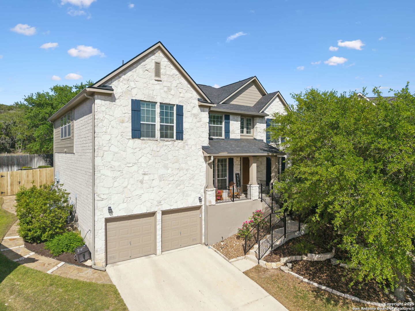 1026 Tumbling Oaks