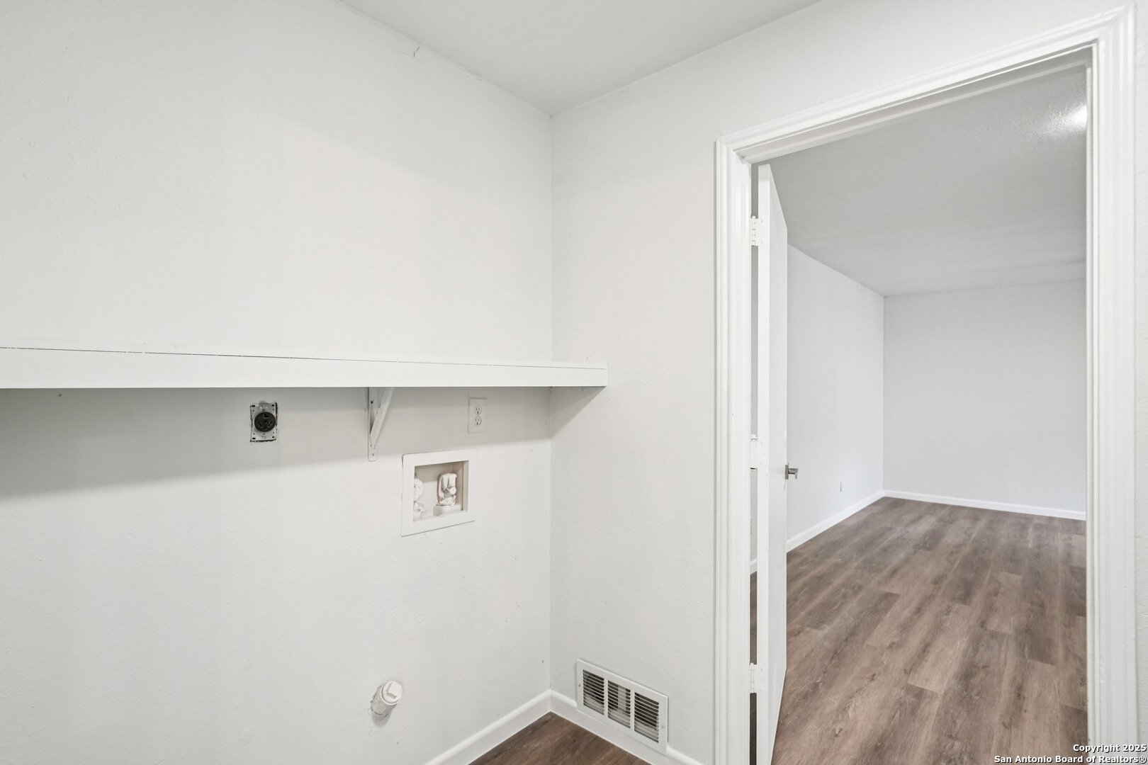 13038 Beacon Park