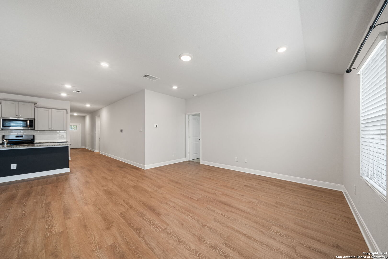 1080 AMBLE OAK