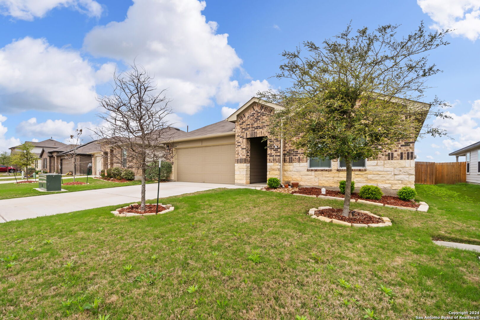 1080 AMBLE OAK