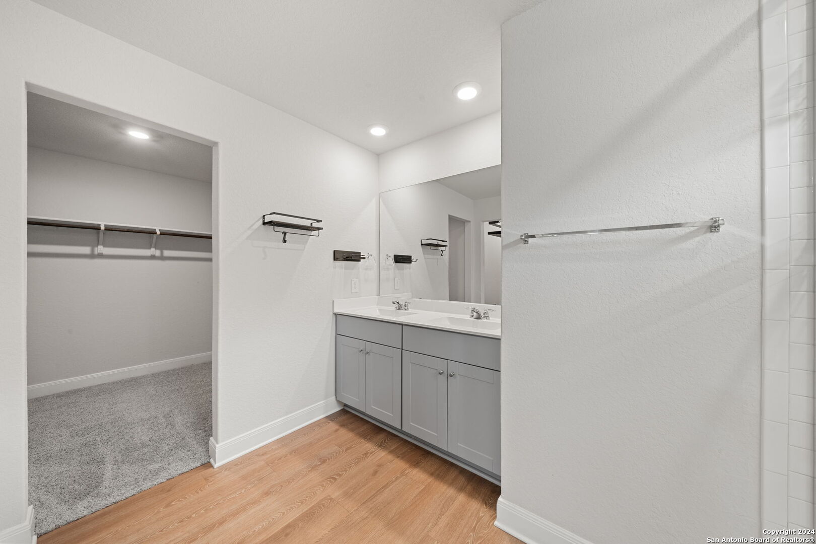 1080 AMBLE OAK