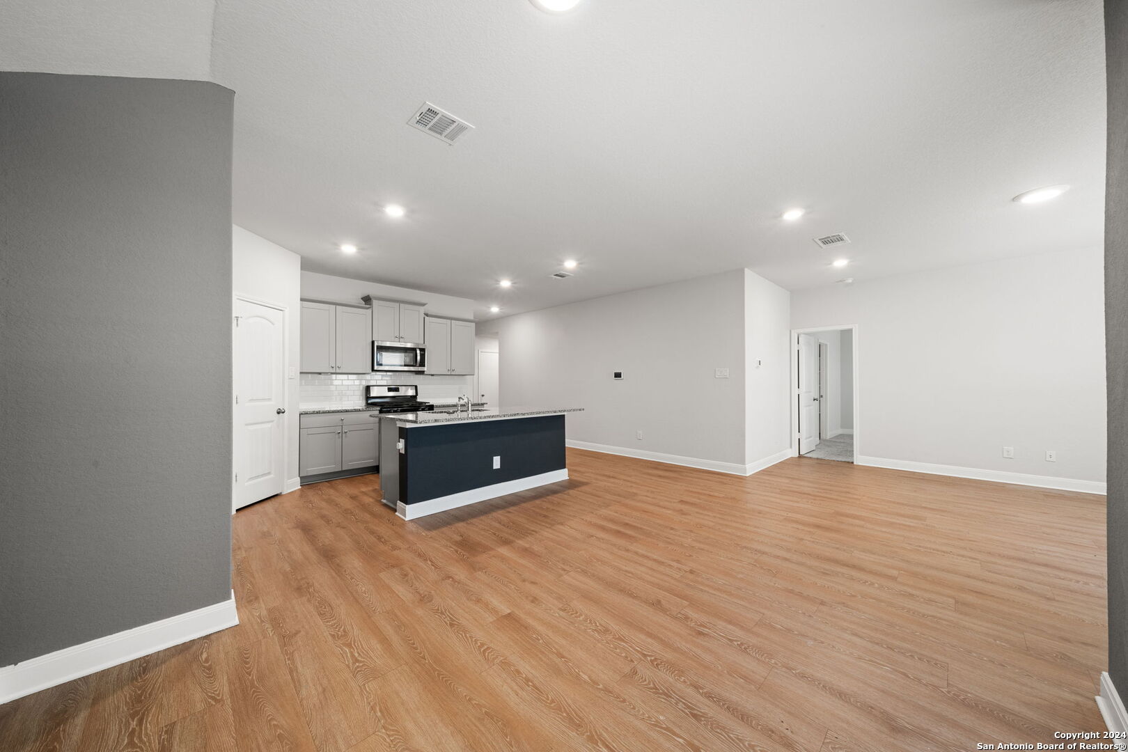 1080 AMBLE OAK