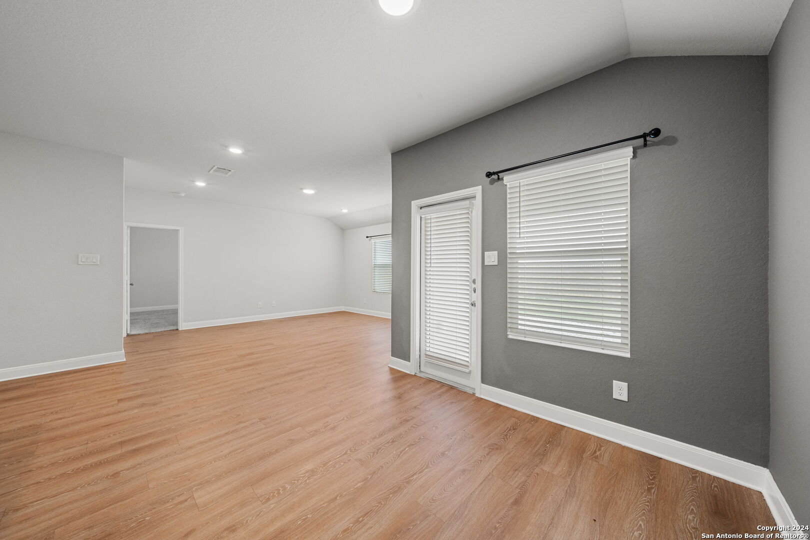 1080 AMBLE OAK