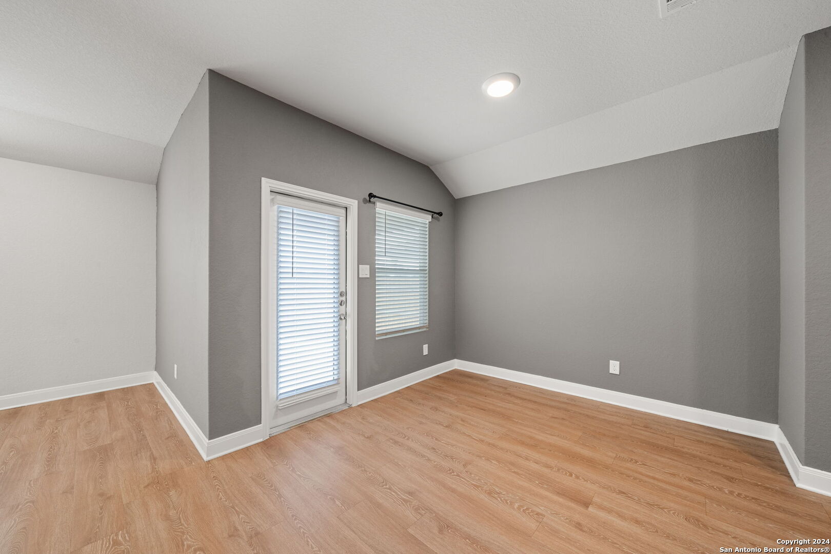 1080 AMBLE OAK