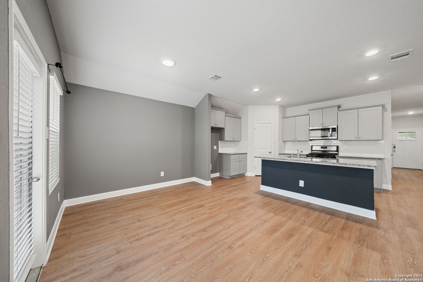 1080 AMBLE OAK