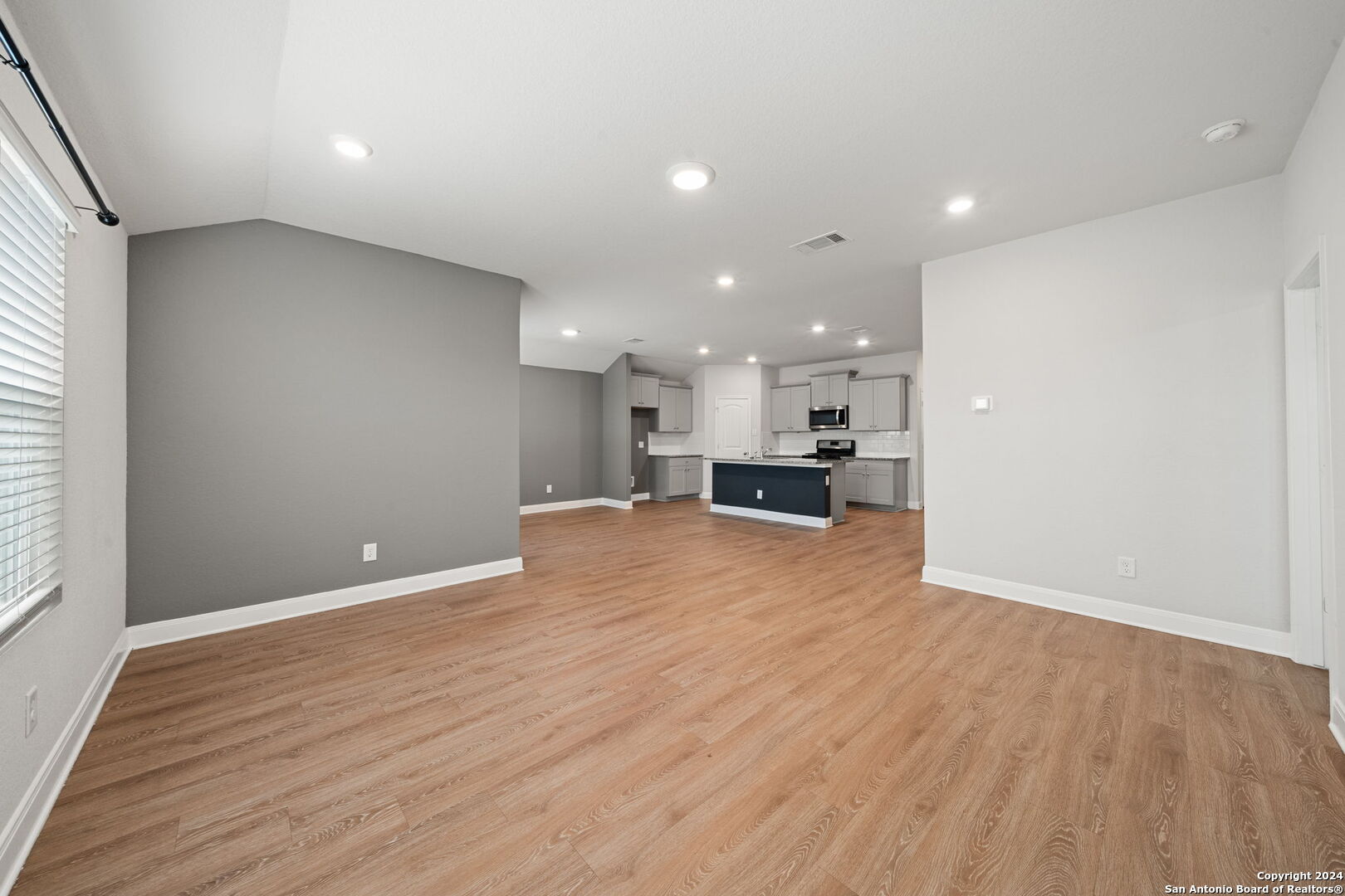 1080 AMBLE OAK