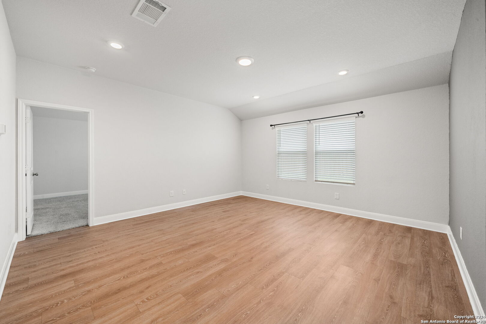 1080 AMBLE OAK