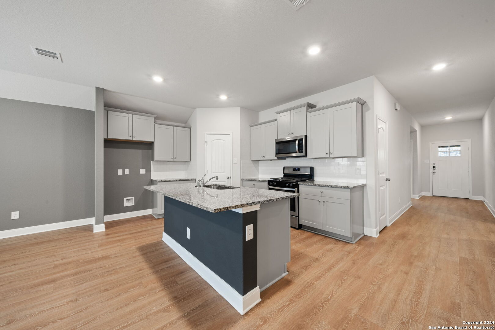 1080 AMBLE OAK