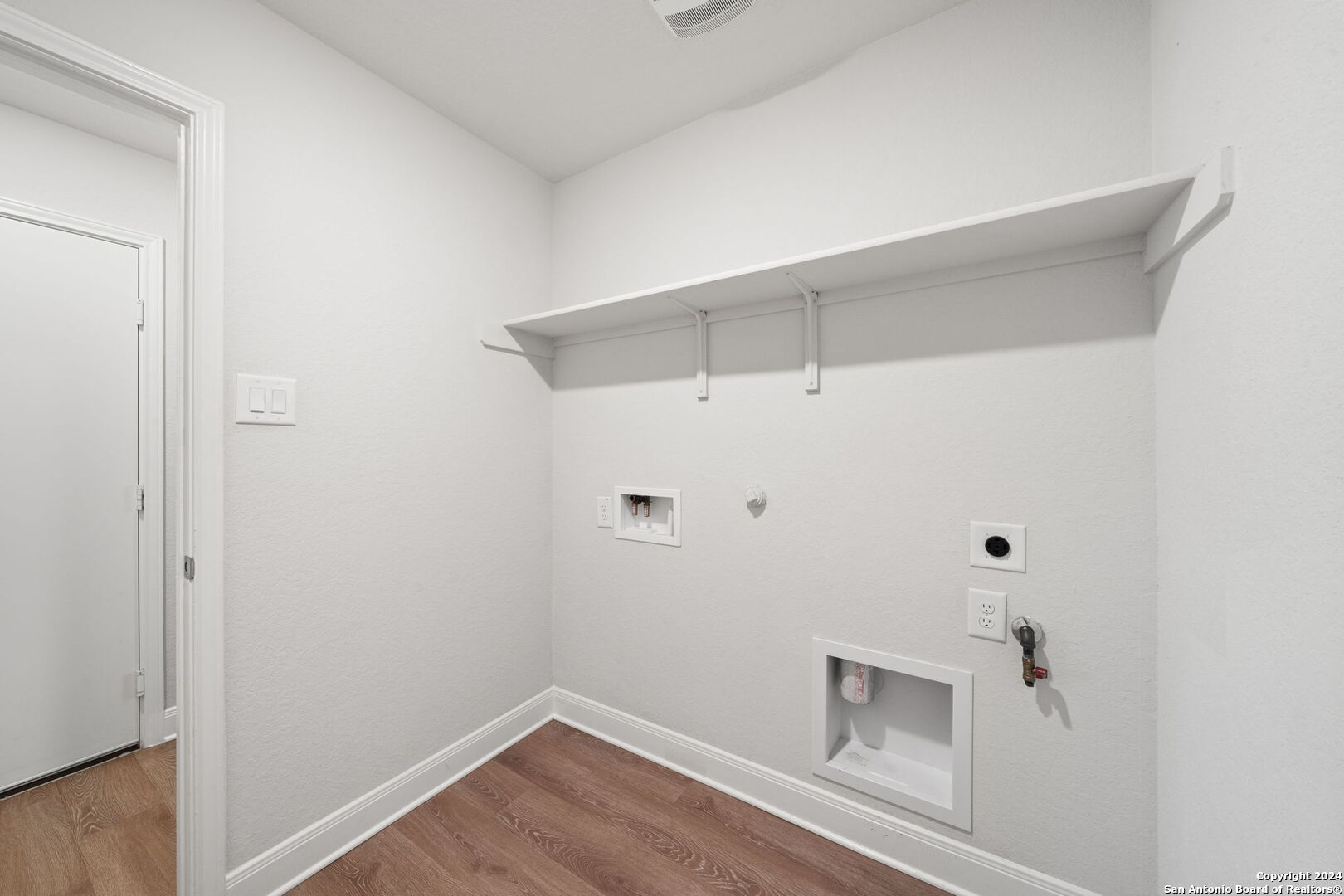 1080 AMBLE OAK