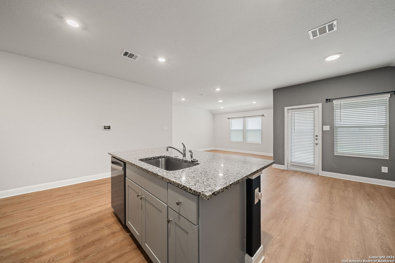 1080 AMBLE OAK