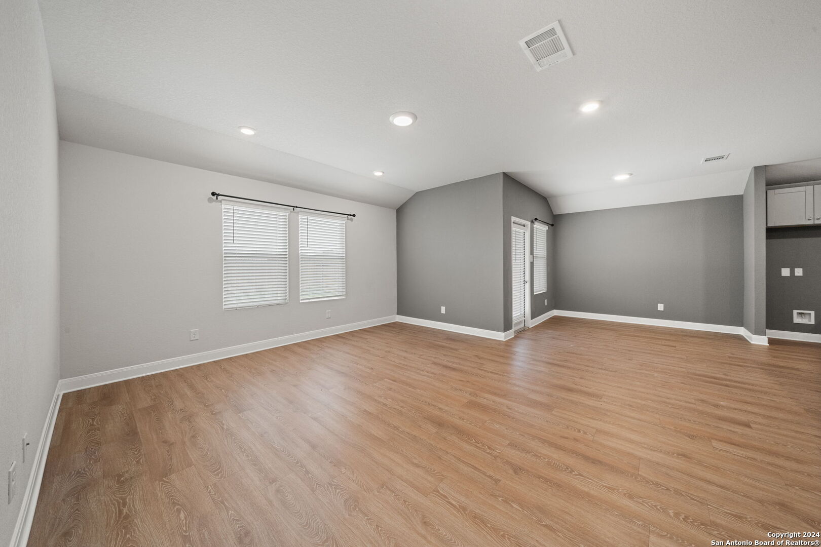 1080 AMBLE OAK