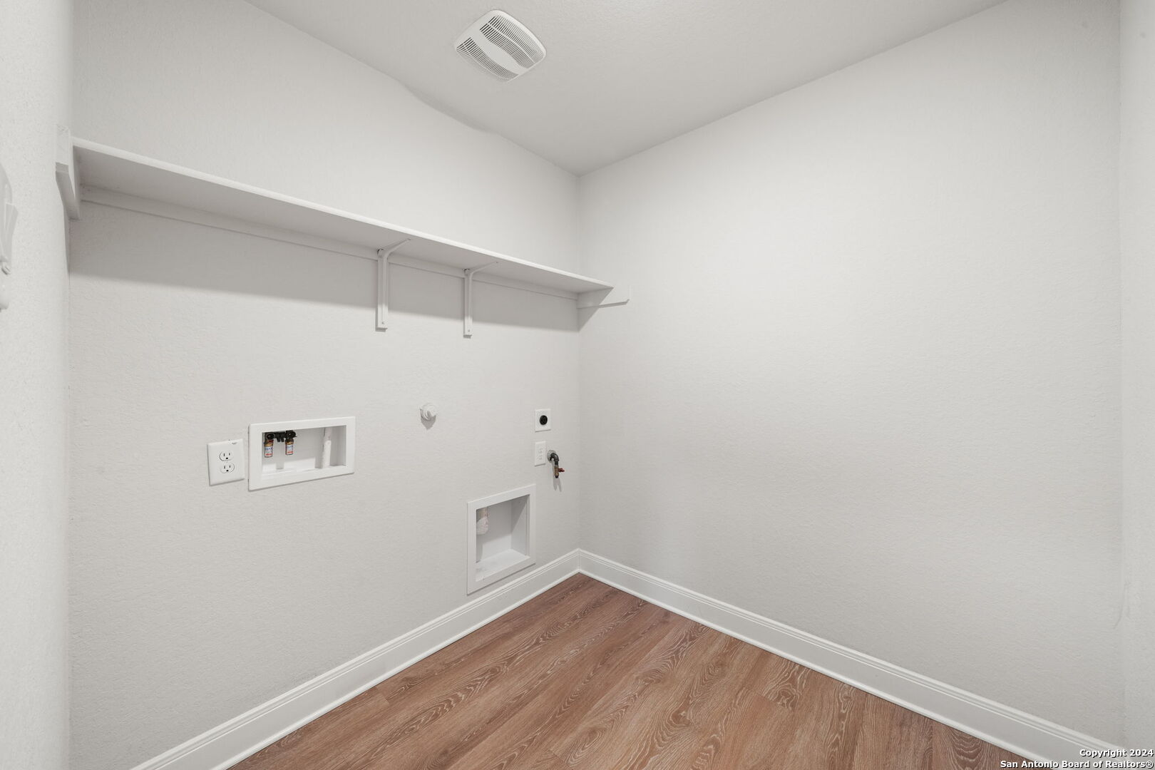 1080 AMBLE OAK