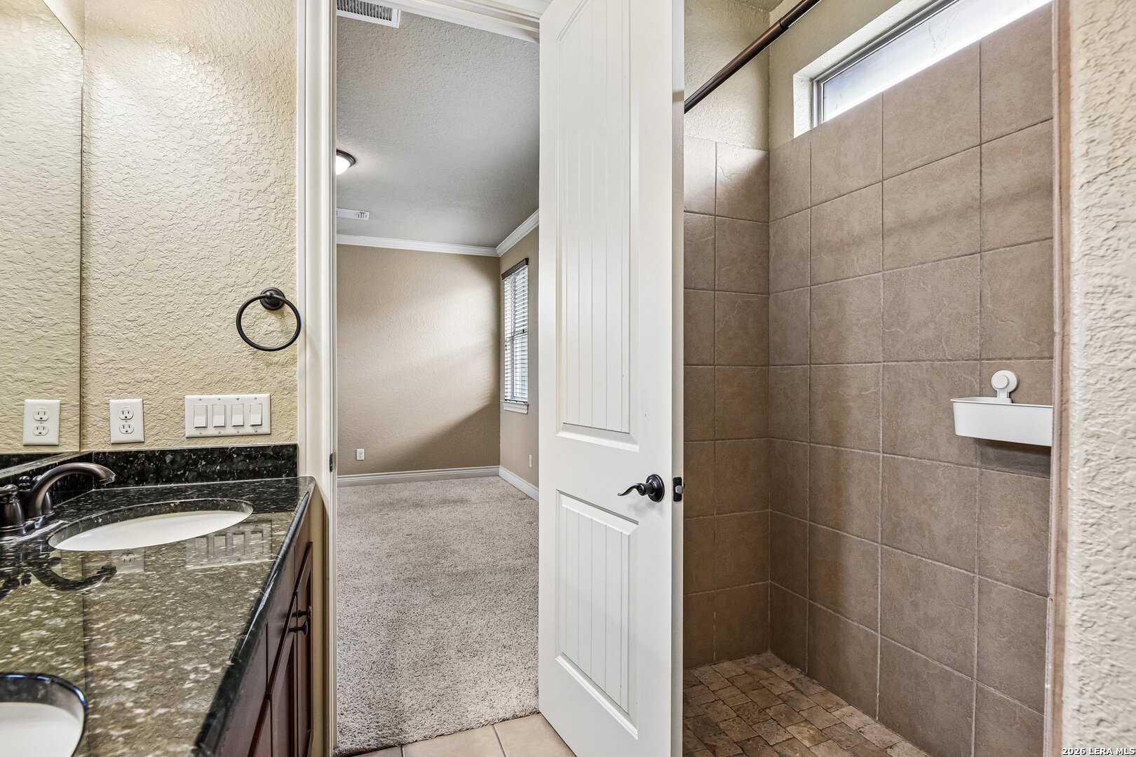 4911 Country Cove