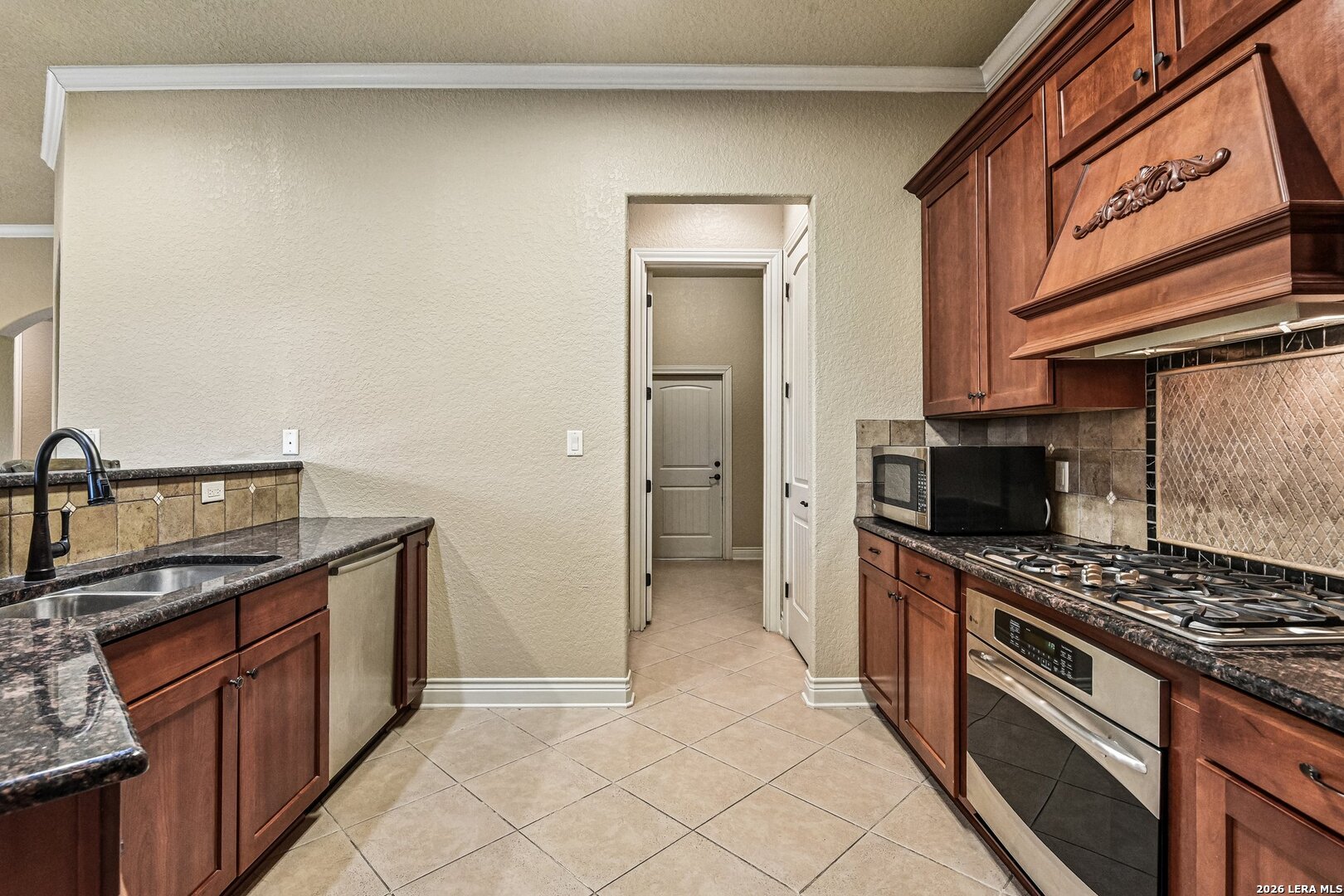 4911 Country Cove