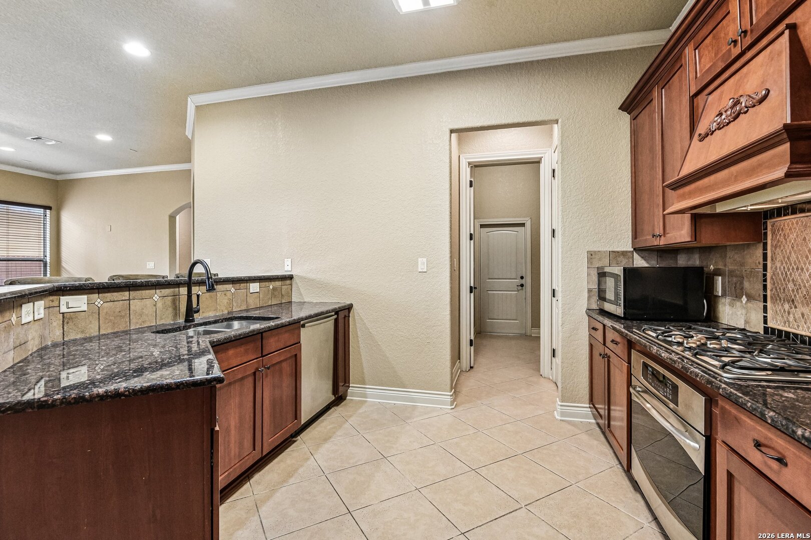 4911 Country Cove