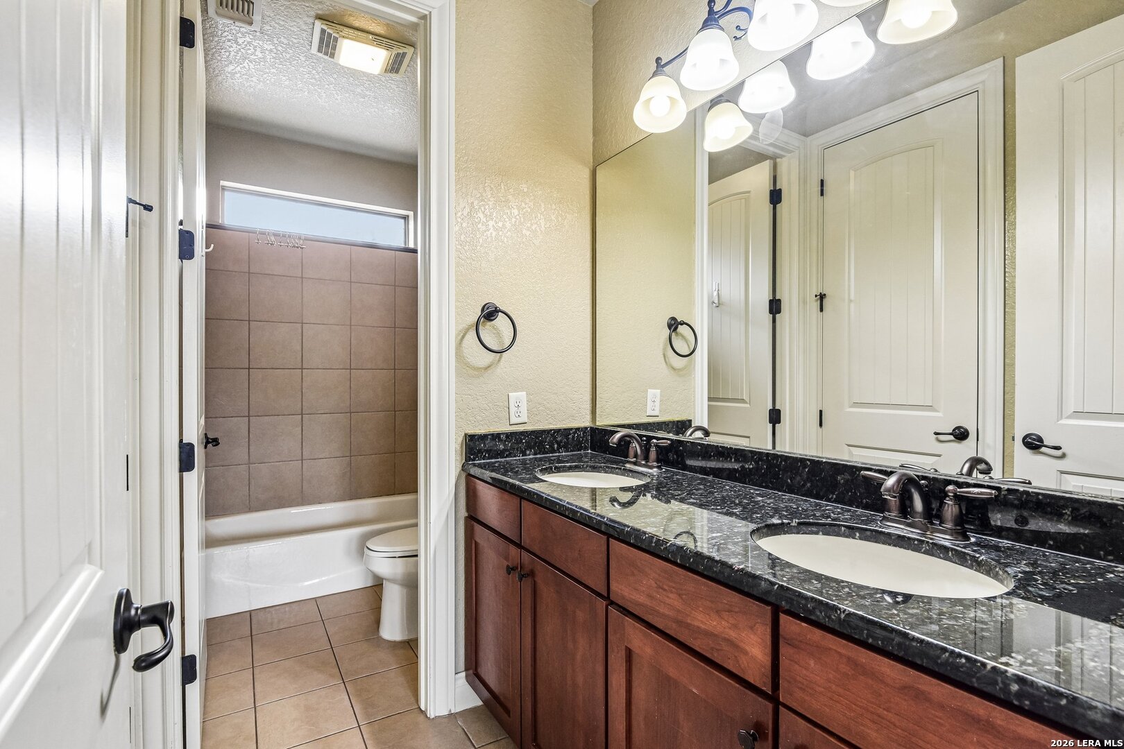 4911 Country Cove