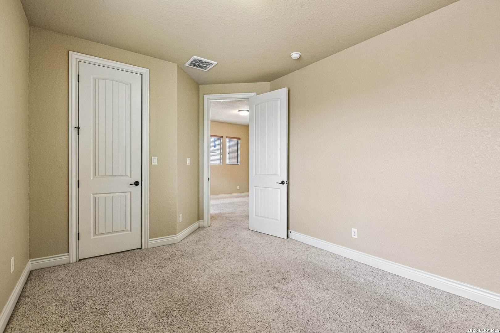 4911 Country Cove