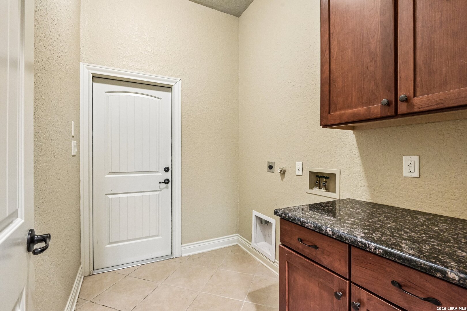 4911 Country Cove