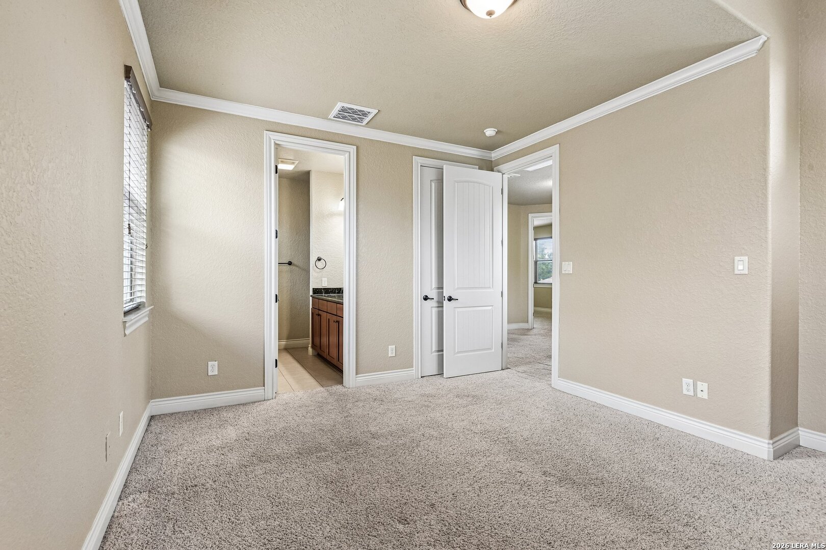 4911 Country Cove