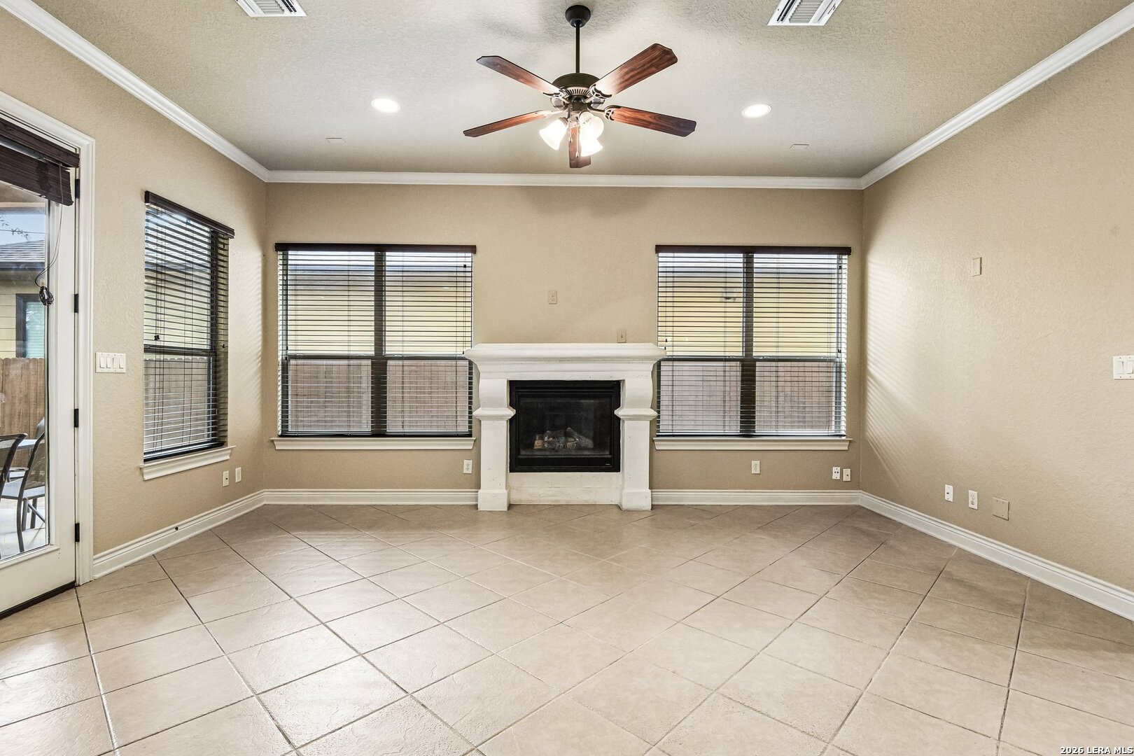 4911 Country Cove