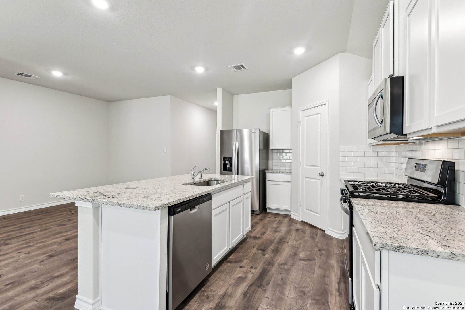 21281 Millstream Bend