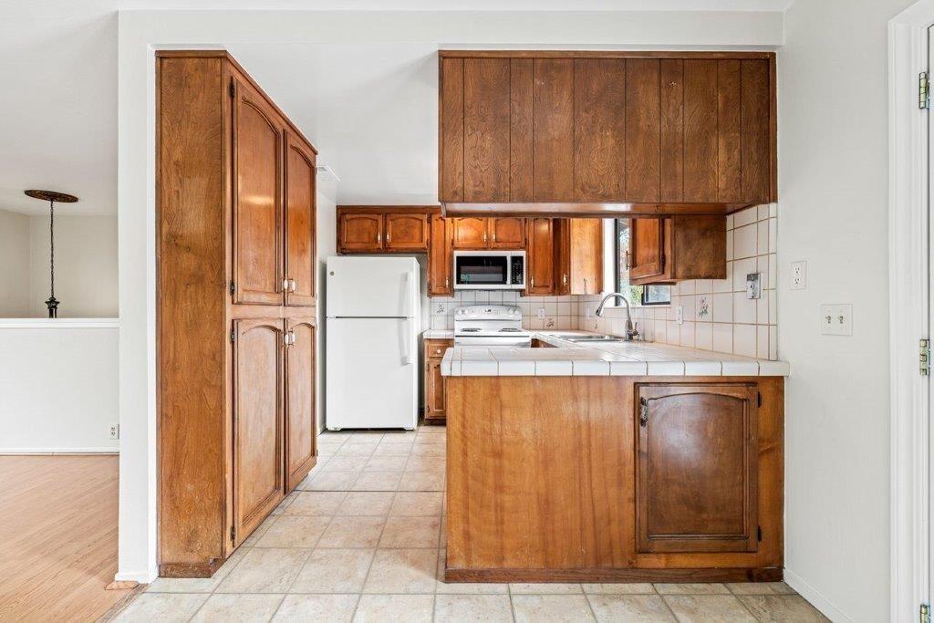 16685 Ernest Court