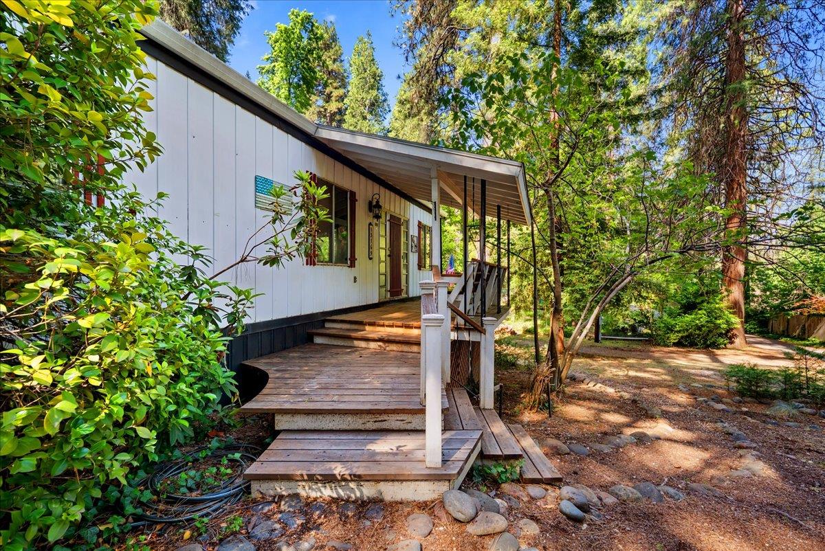 13169 Dogwood Lane